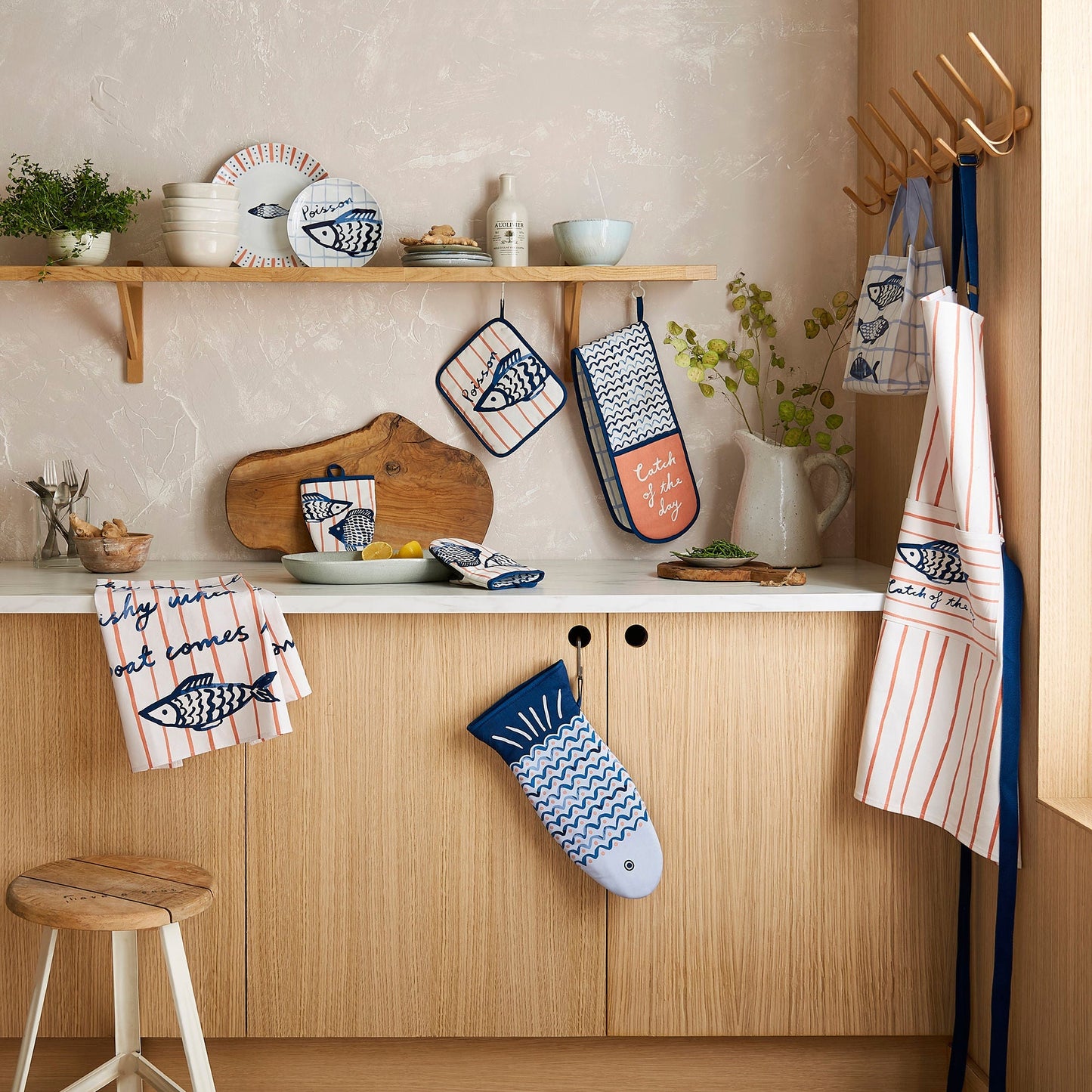 Catch of the Day Scatter Tray