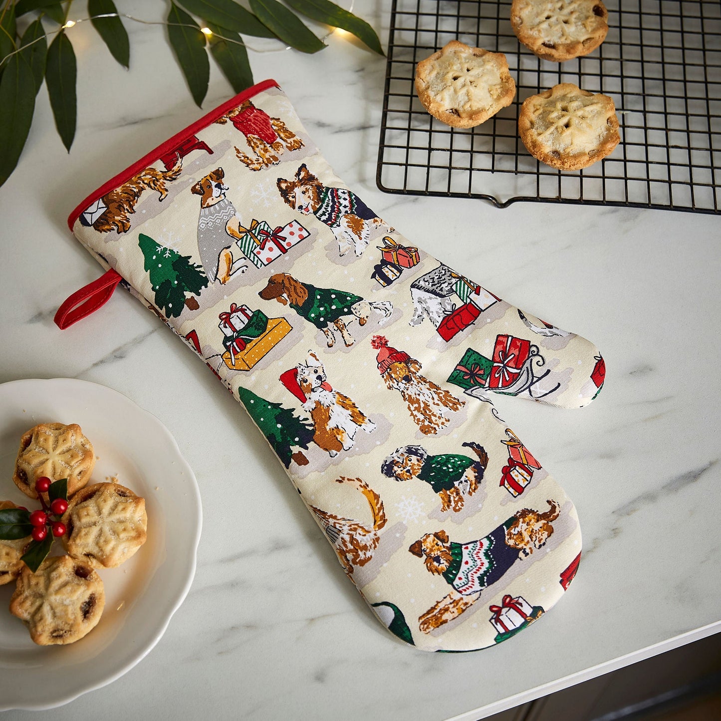 Merry Mutts Christmas Gauntlet Oven Glove