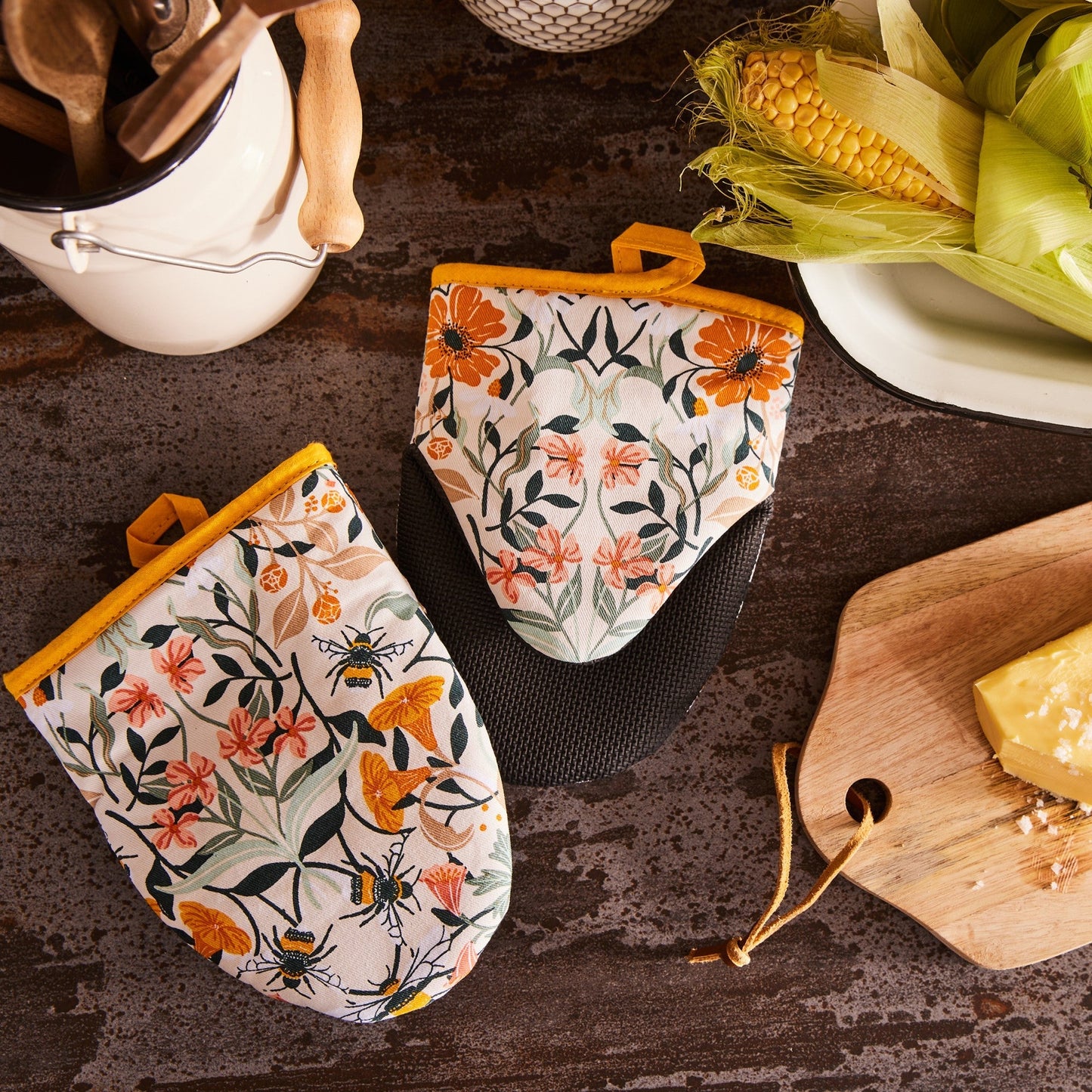 Bee Bloom Microwave Mitts Pair