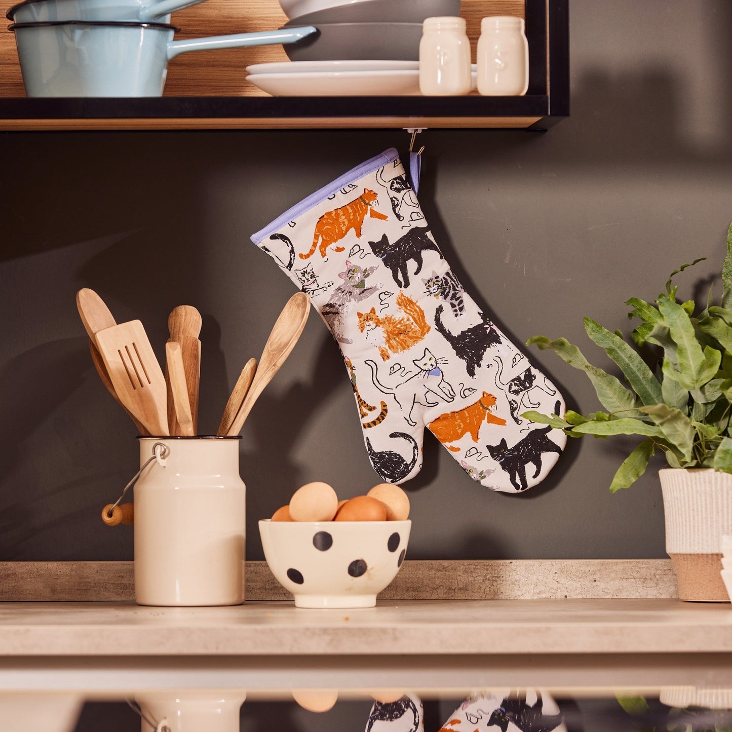 Feline Friends Gauntlet Oven Glove