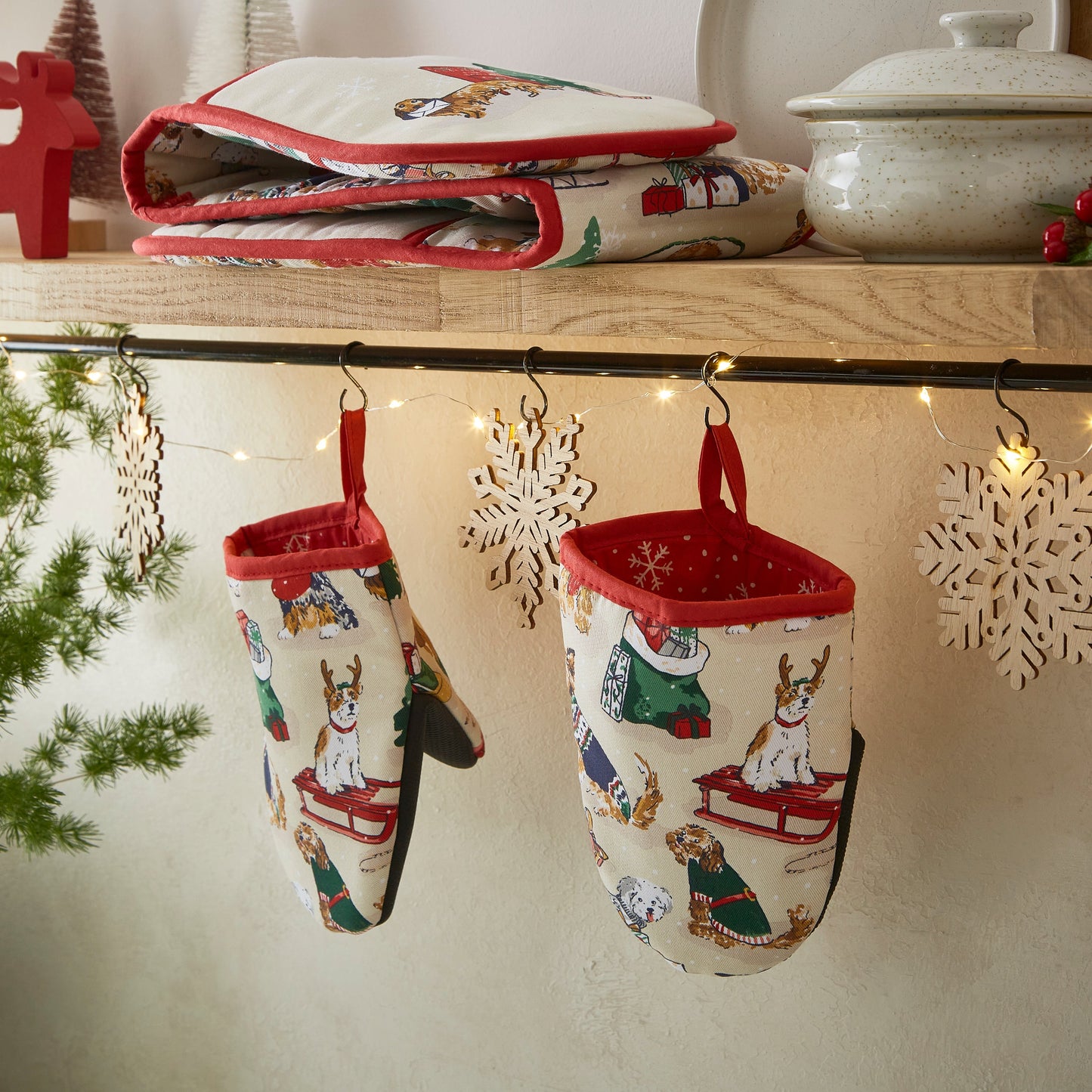 Merry Mutts Christmas Microwave Mitts Pair