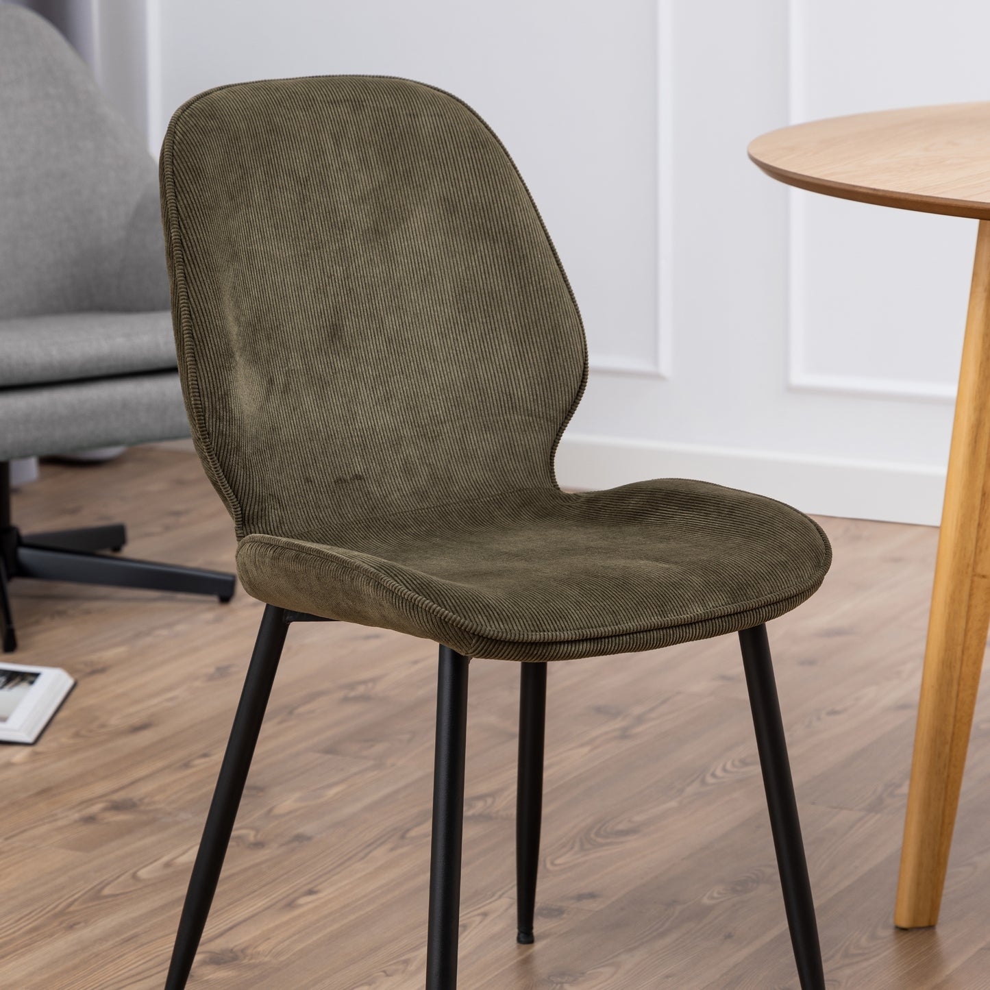 Nagano Round Dining Table in Oak Set 4 Olive Green Chairs