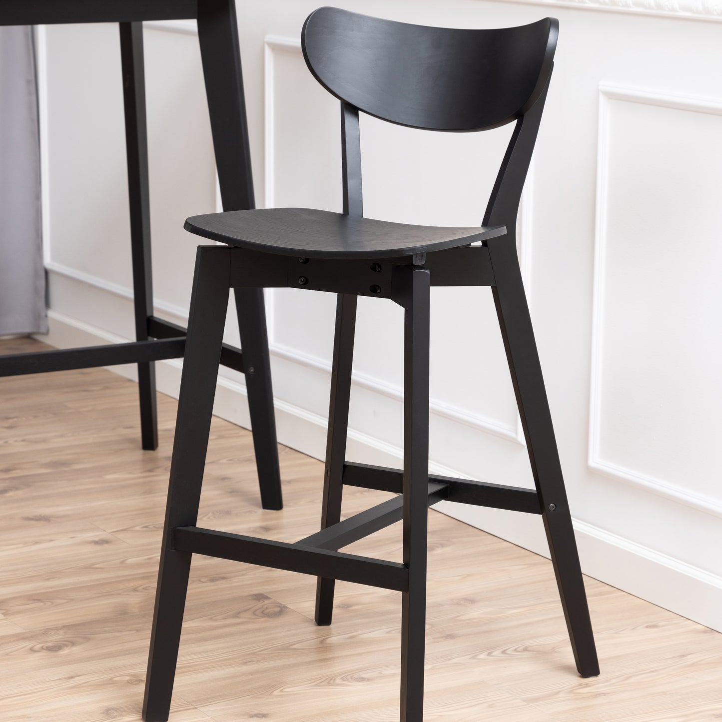Roxby Bar Table in Black & Oak Set 4 Black Bar Stools