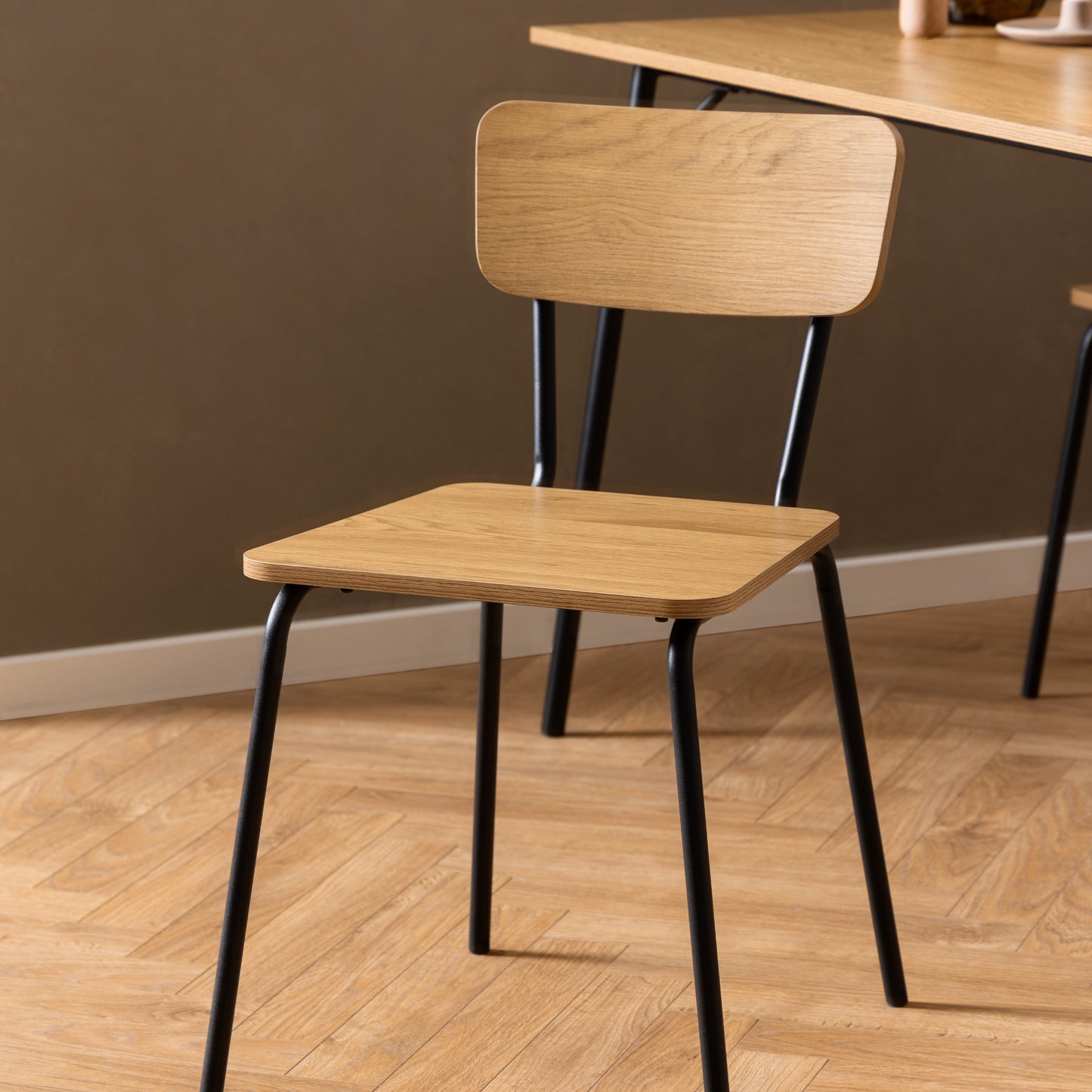 Peru Dining Table in Black and Oak Set 4 Steel and Oak Chairs