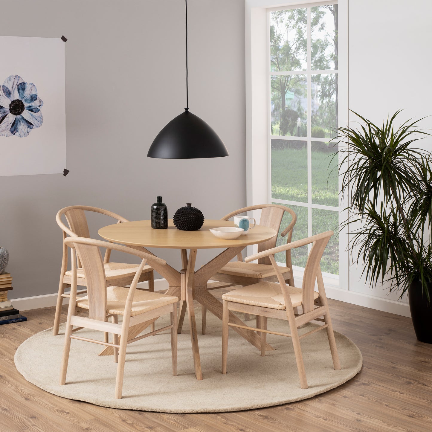 I_Duncan Round Dining Table in White Oak Set 4 White Oak Chairs