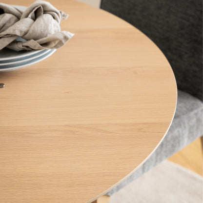 I_Duncan Round Dining Table in White Oak Set 4 White Oak Chairs