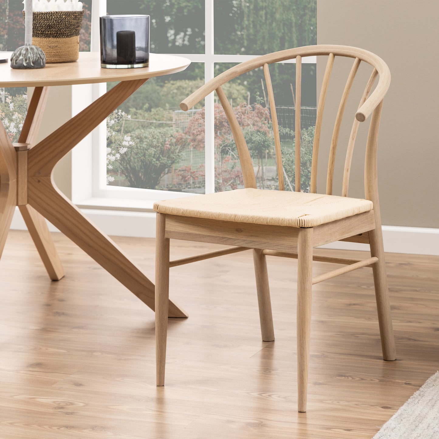 I_Duncan Round Dining Table in White Oak Set 4 White Oak Chairs