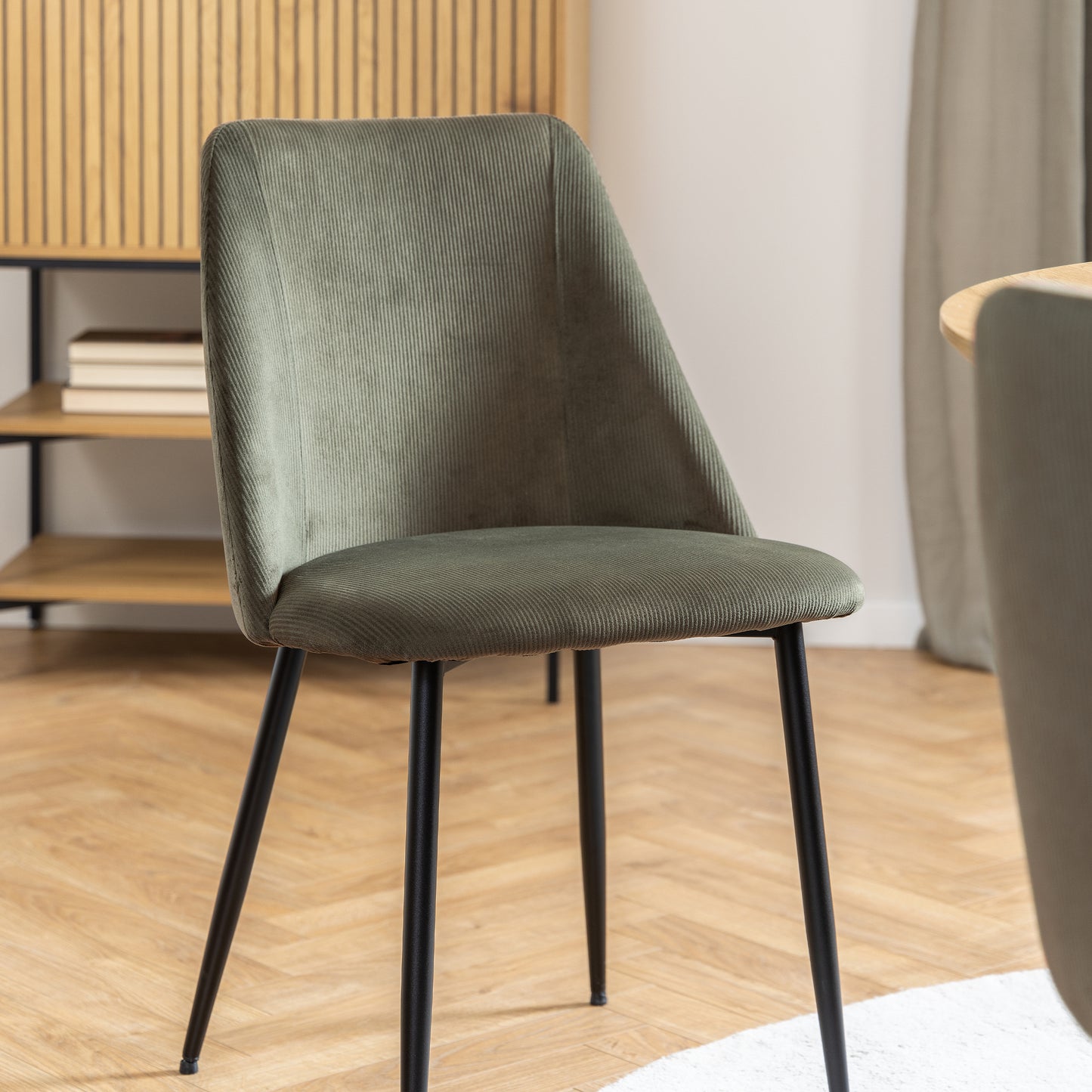 Yale Dining Table in Oak Set 4 Olive Green Chairs