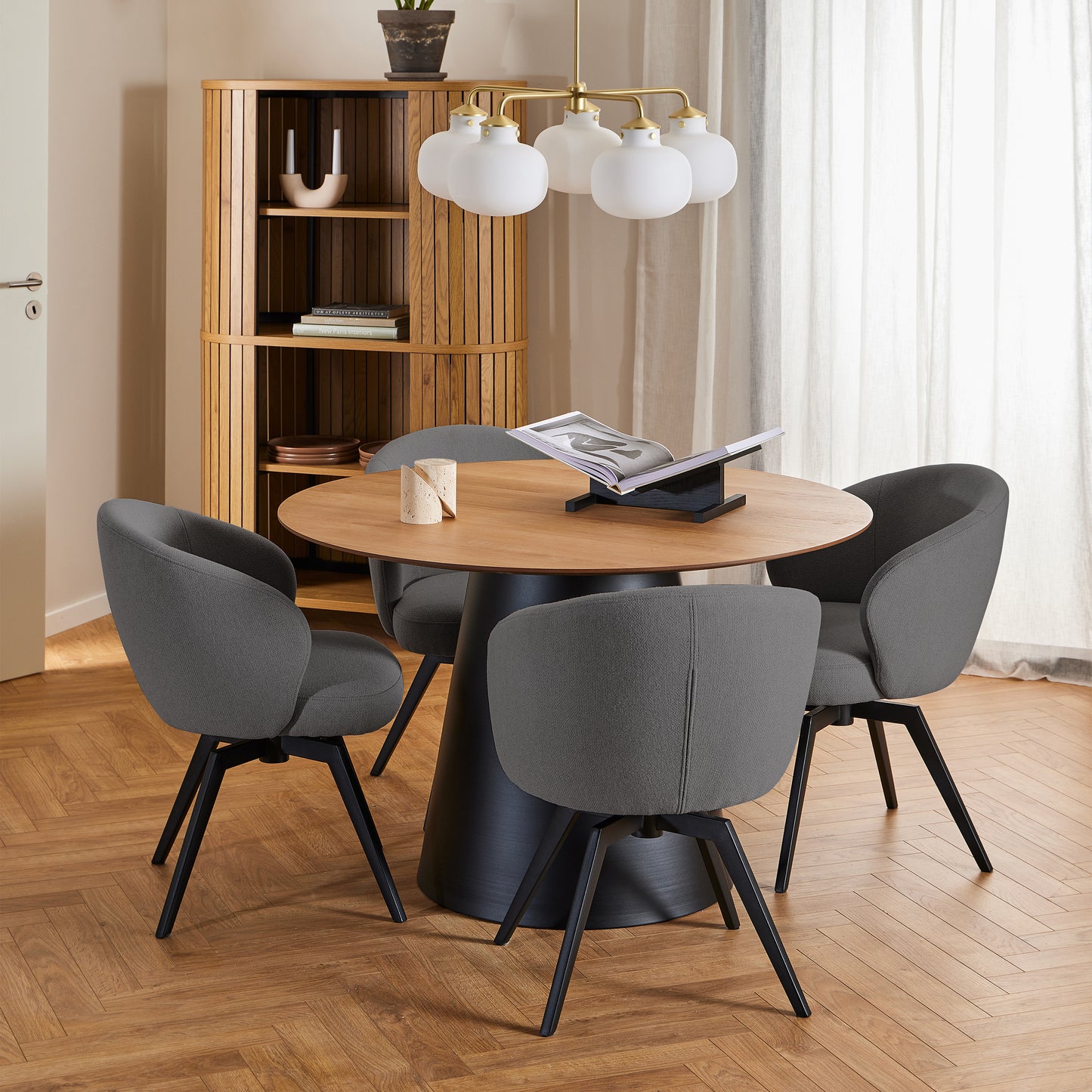Soli Round Dining Table in Oak/Black Set 4 Grey Chairs