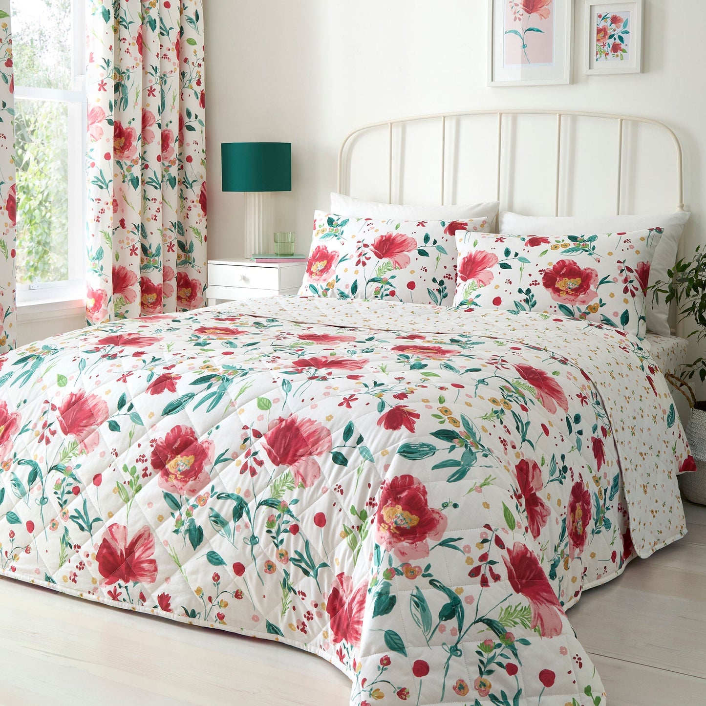 Abstract Poppy Bedspread in Red