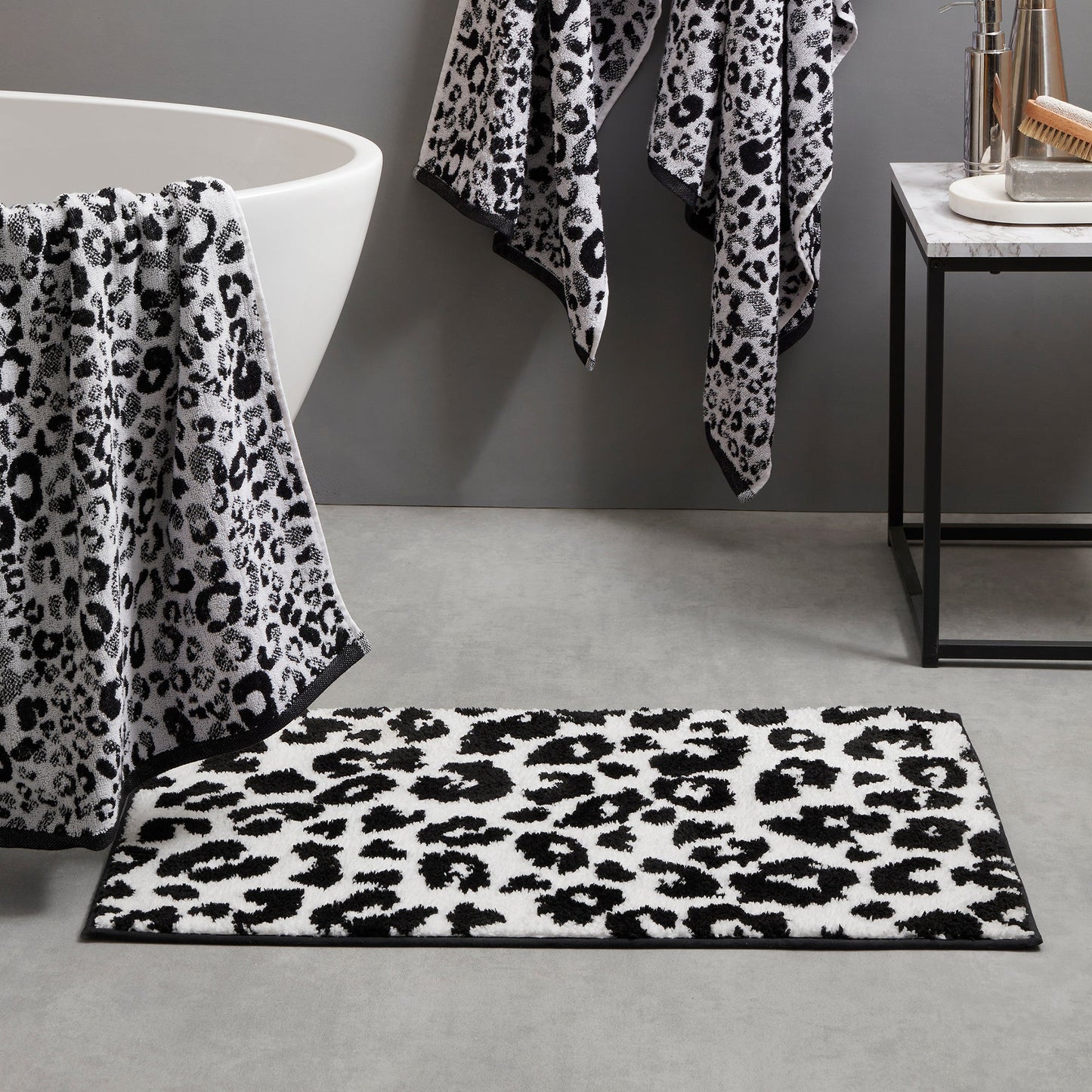 Animal Bathmat Bath Mat in Black