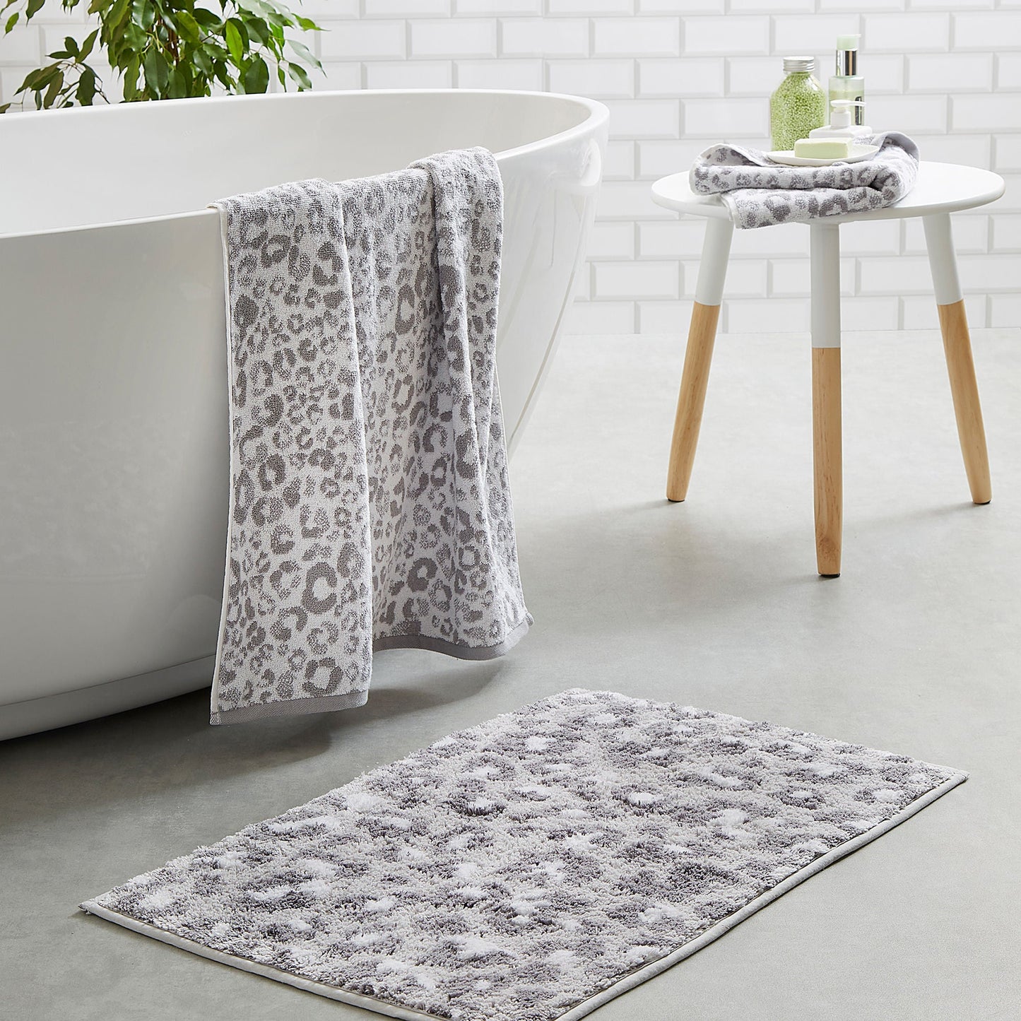 Animal Print Bath Mat in Grey