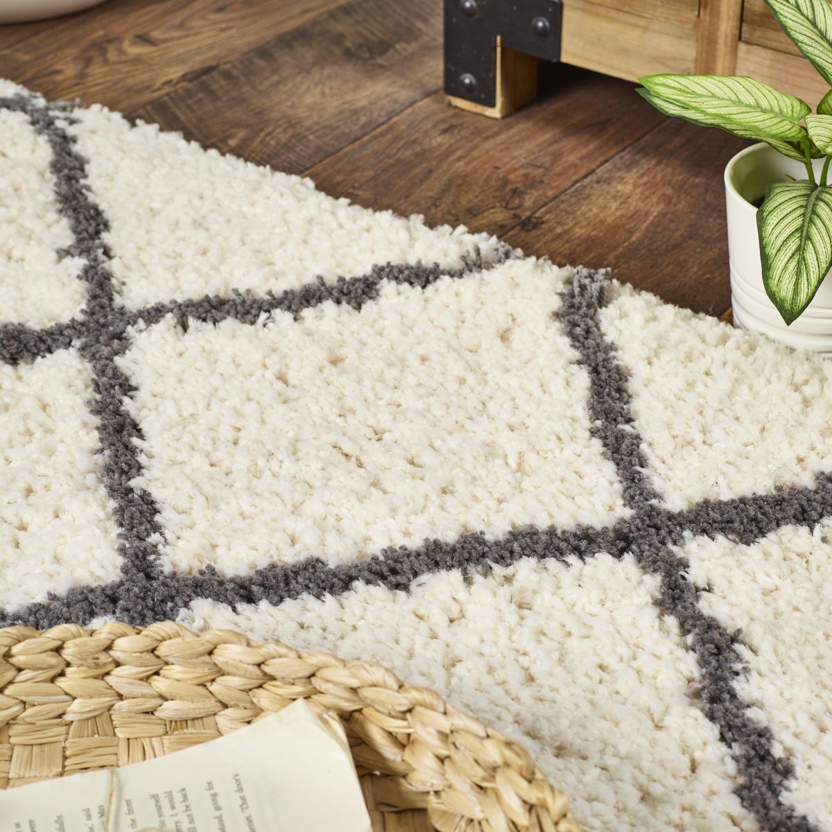 Hug Rug Woven Diamond Rug Gold