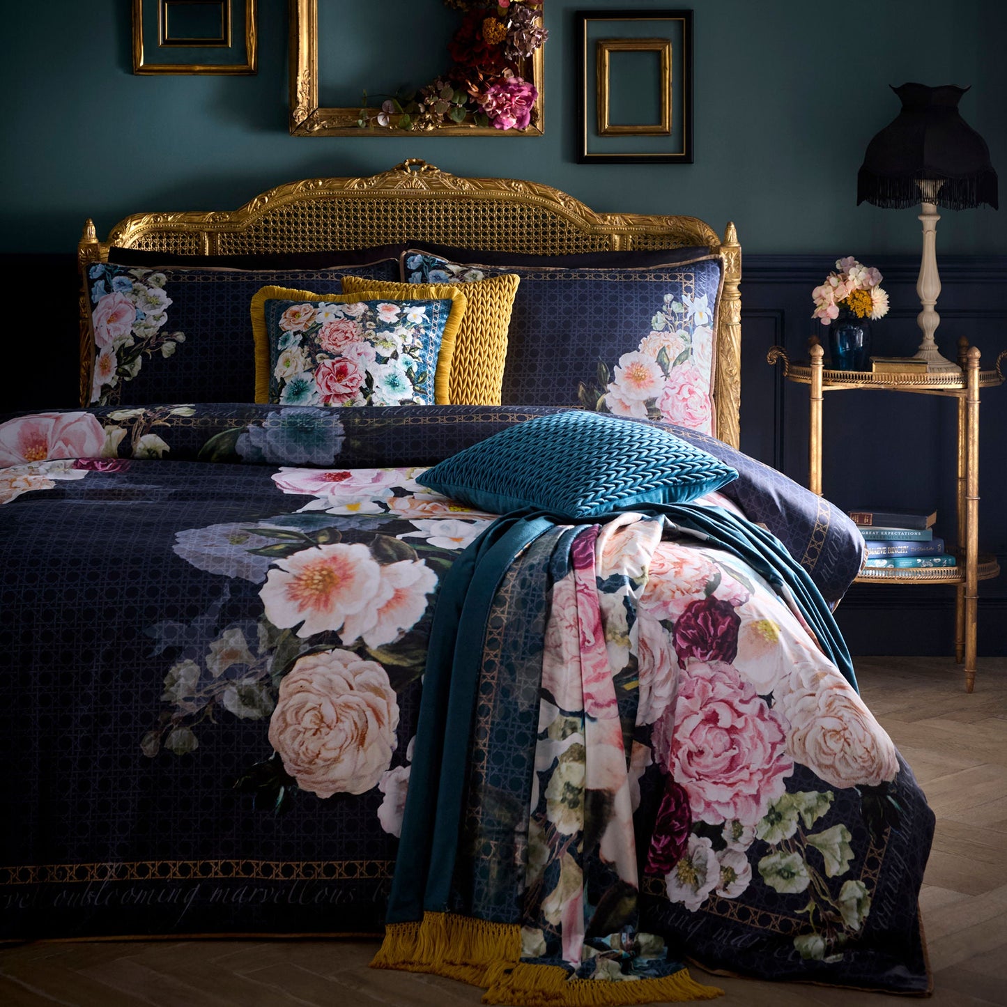 Bouquet List Throw in Blue