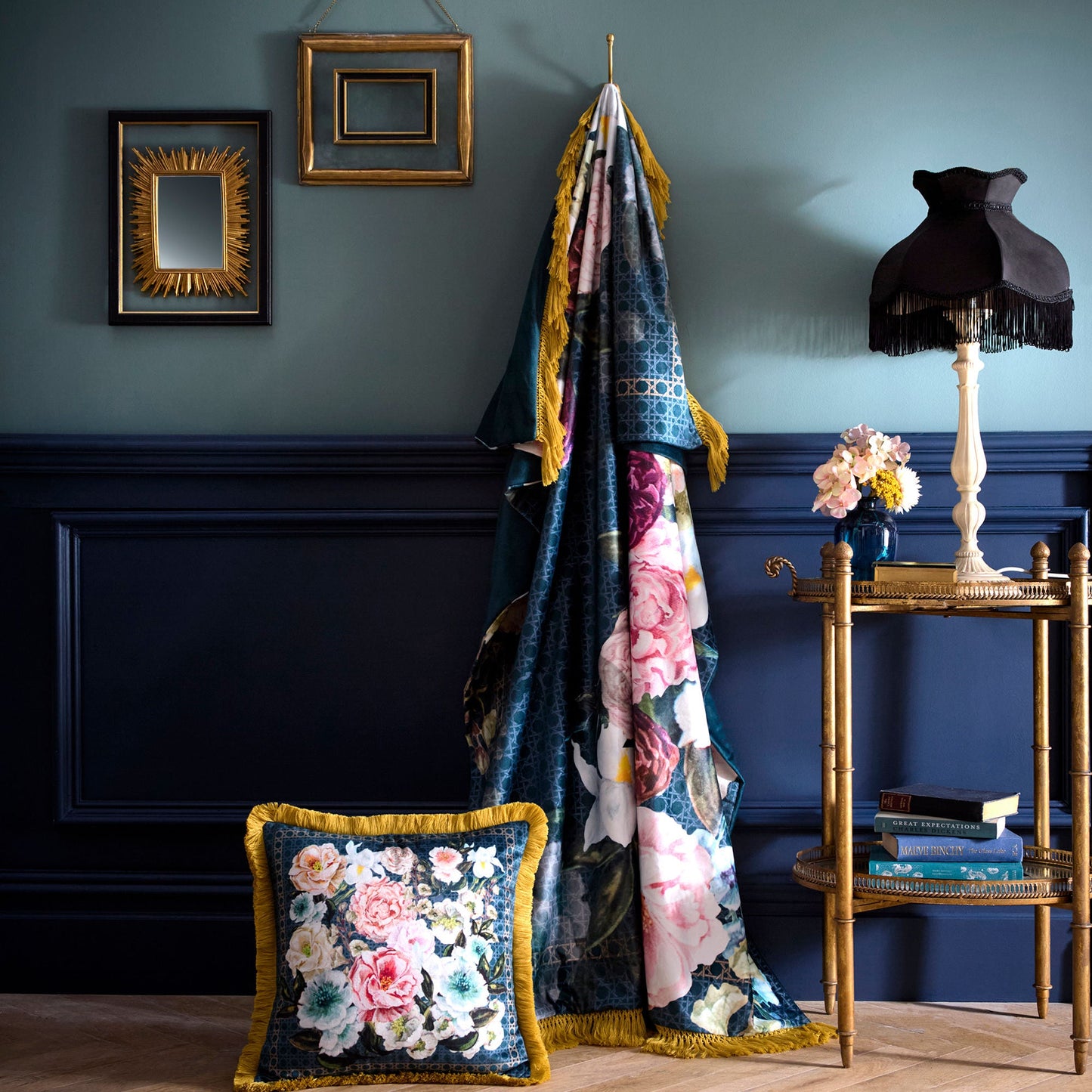 Bouquet List Throw in Blue