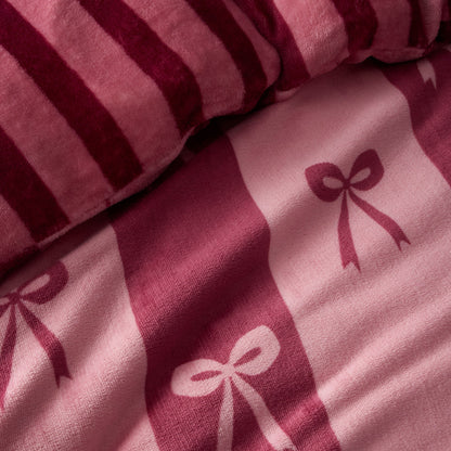 Bows Duvet Cover Set in Berry