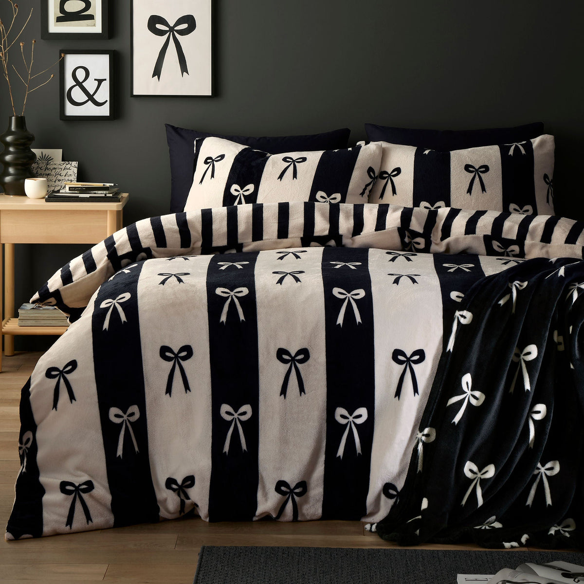Bows Duvet Cover Set in Monochrome