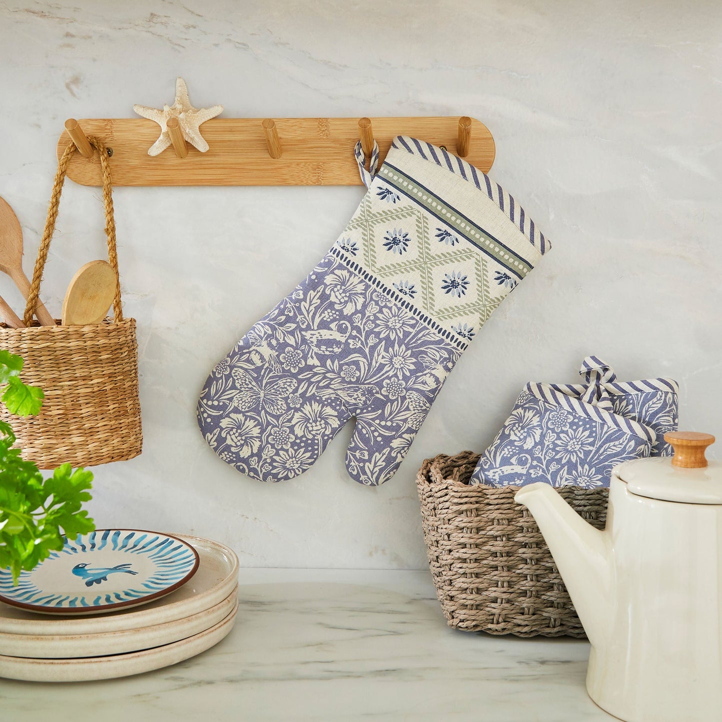 Coastal Treasures Gauntlet Oven Glove