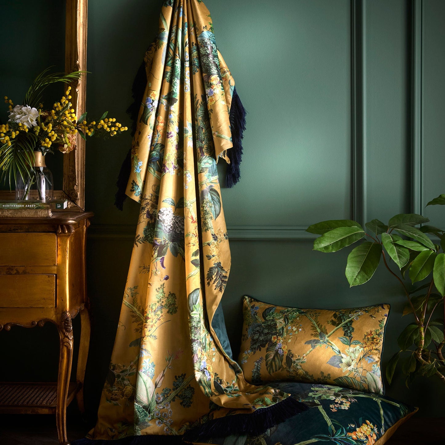 Cotswold Fantasia Throw in Gold