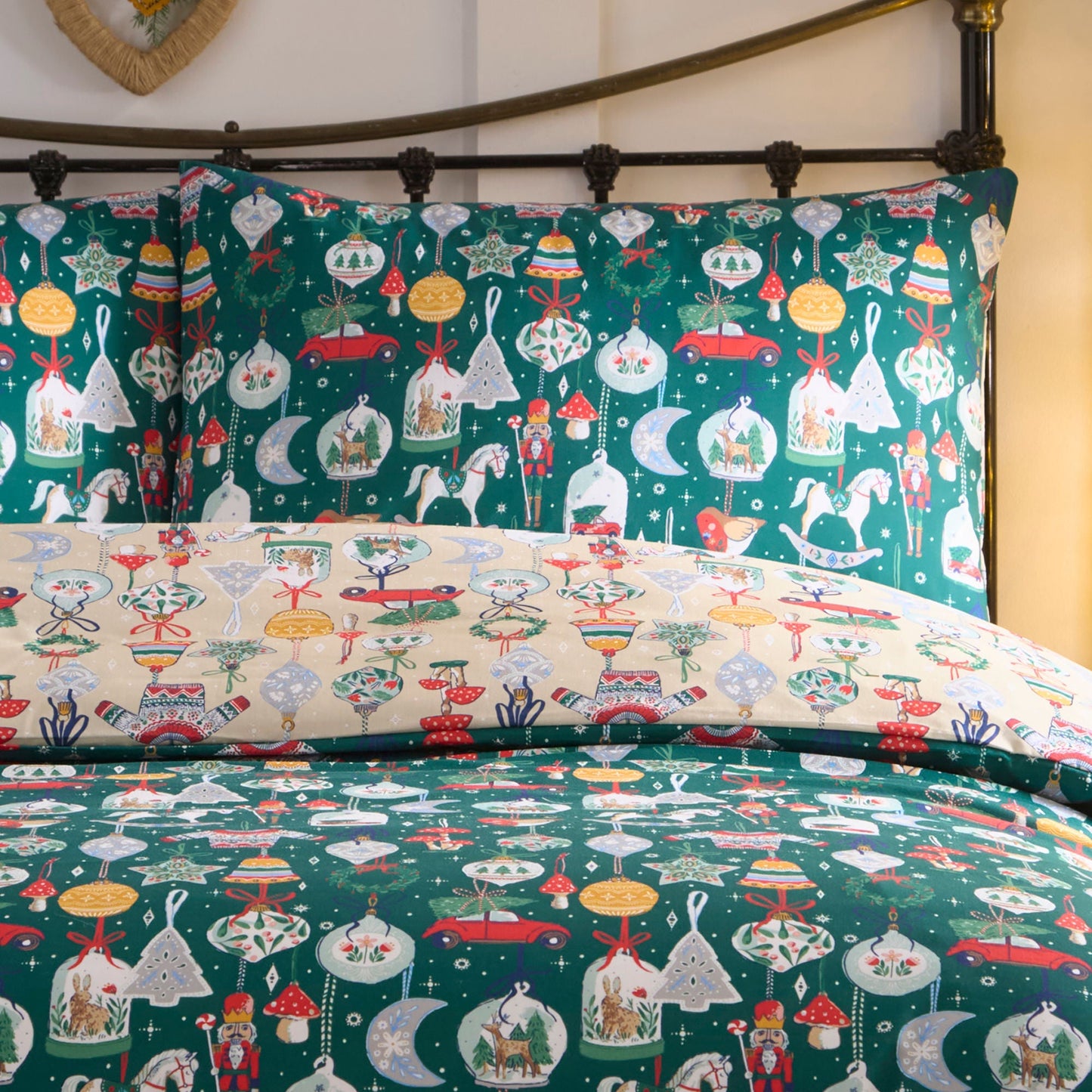 Christmas Ornaments Duvet Cover Set in Green