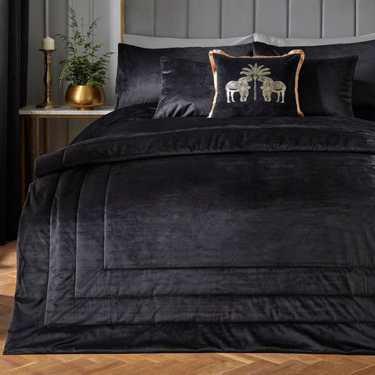 Chic Bedspread in Black