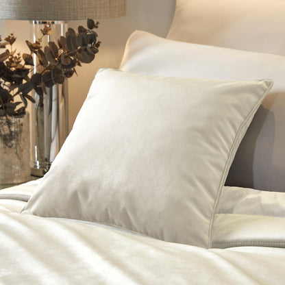 Chic Bedspread in Ivory