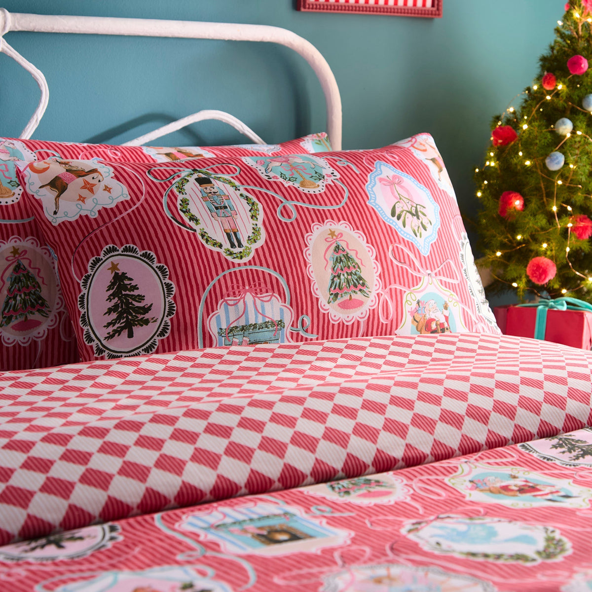 Christmas Vintage Frames Duvet Cover Set in Red