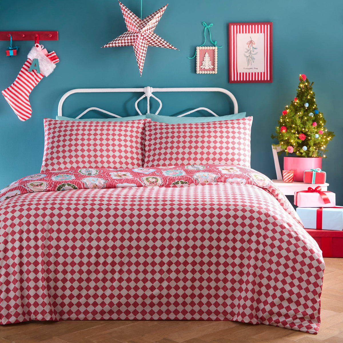 Christmas Vintage Frames Duvet Cover Set in Red