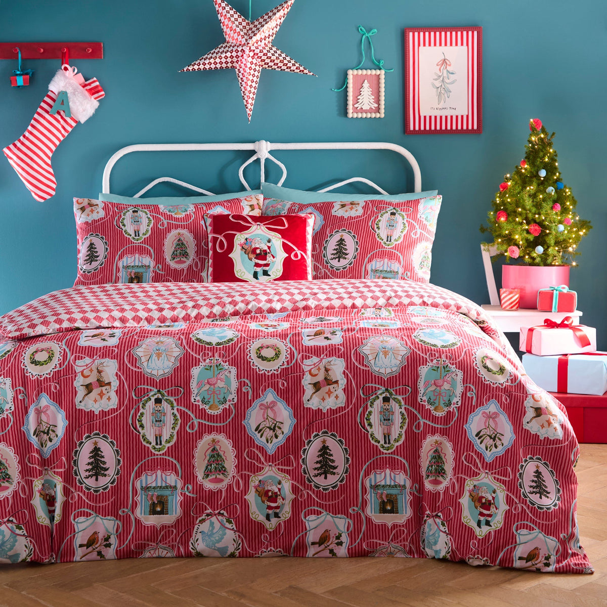 Christmas Vintage Frames Duvet Cover Set in Red