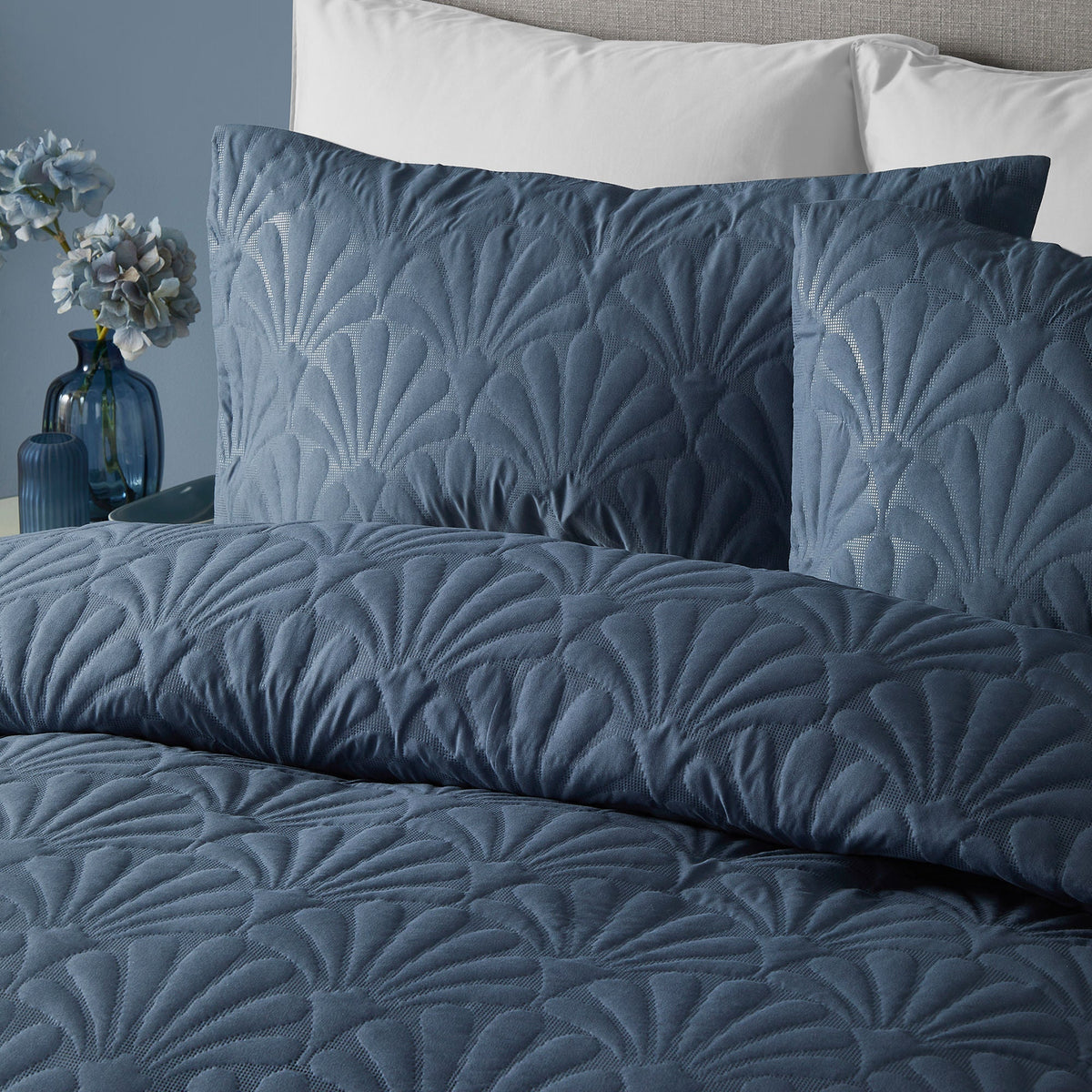Cavali Duvet Cover Set in Dark Blue