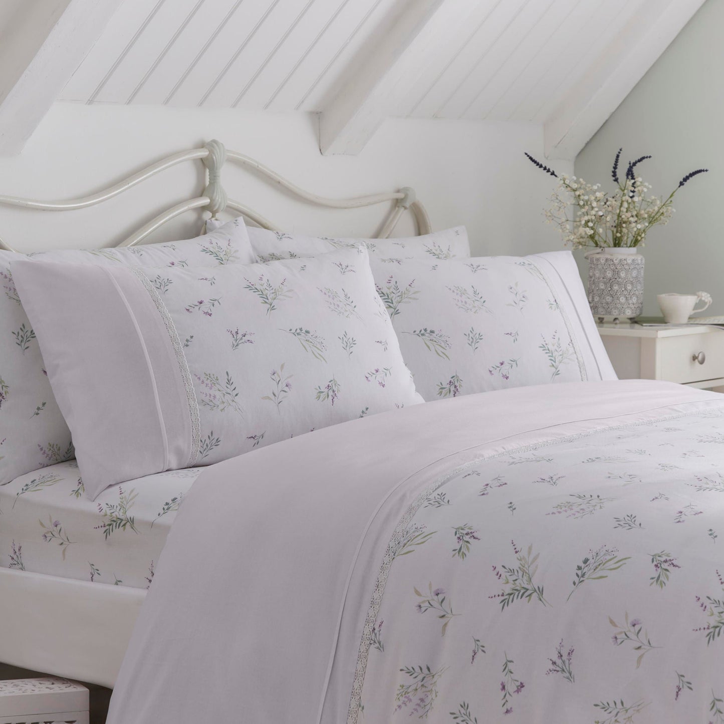 Chloe Duvet Cover Set in Lilac