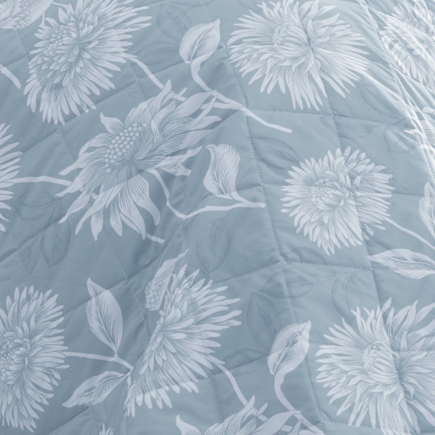 Chrysanthemum Bedspread in Blue