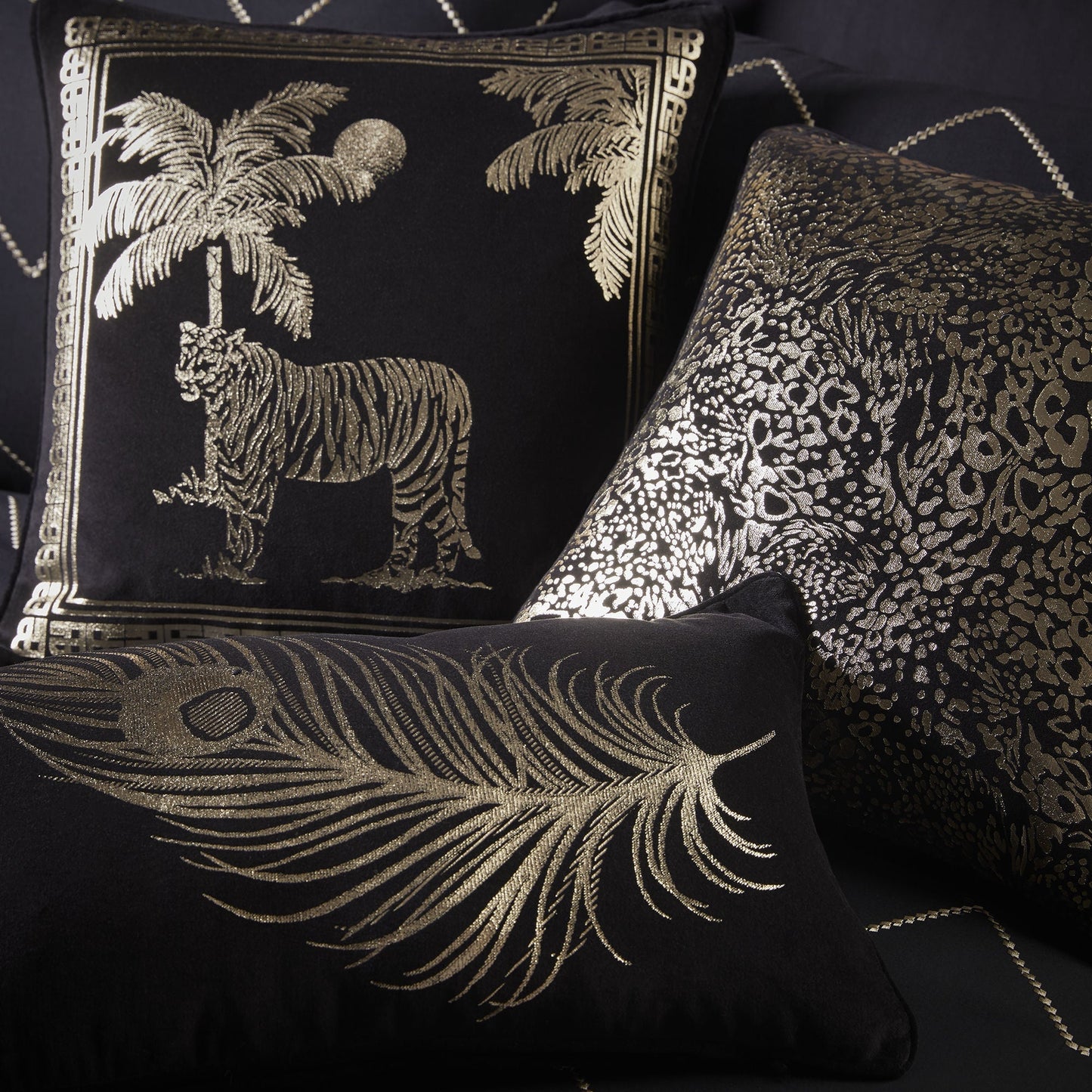 Dandy Cushion in Black/Gold