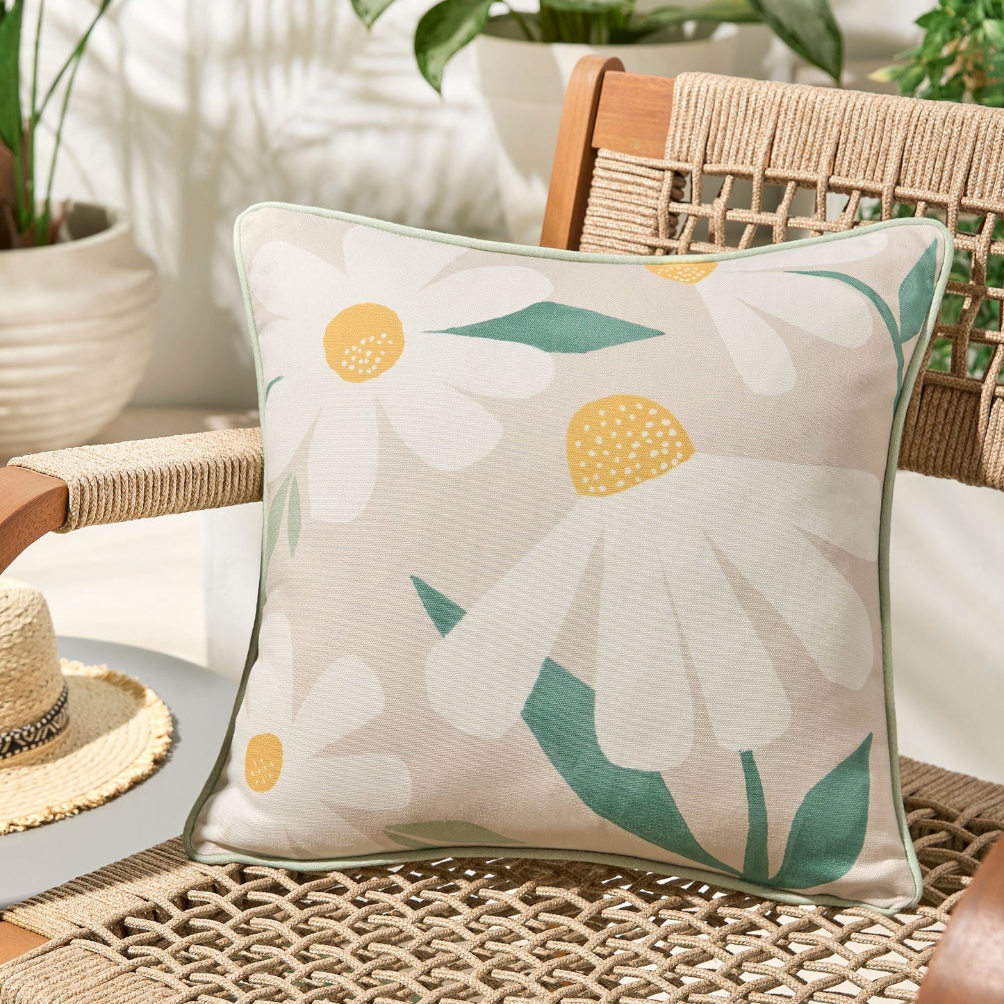 Daisy Cushion in Natural