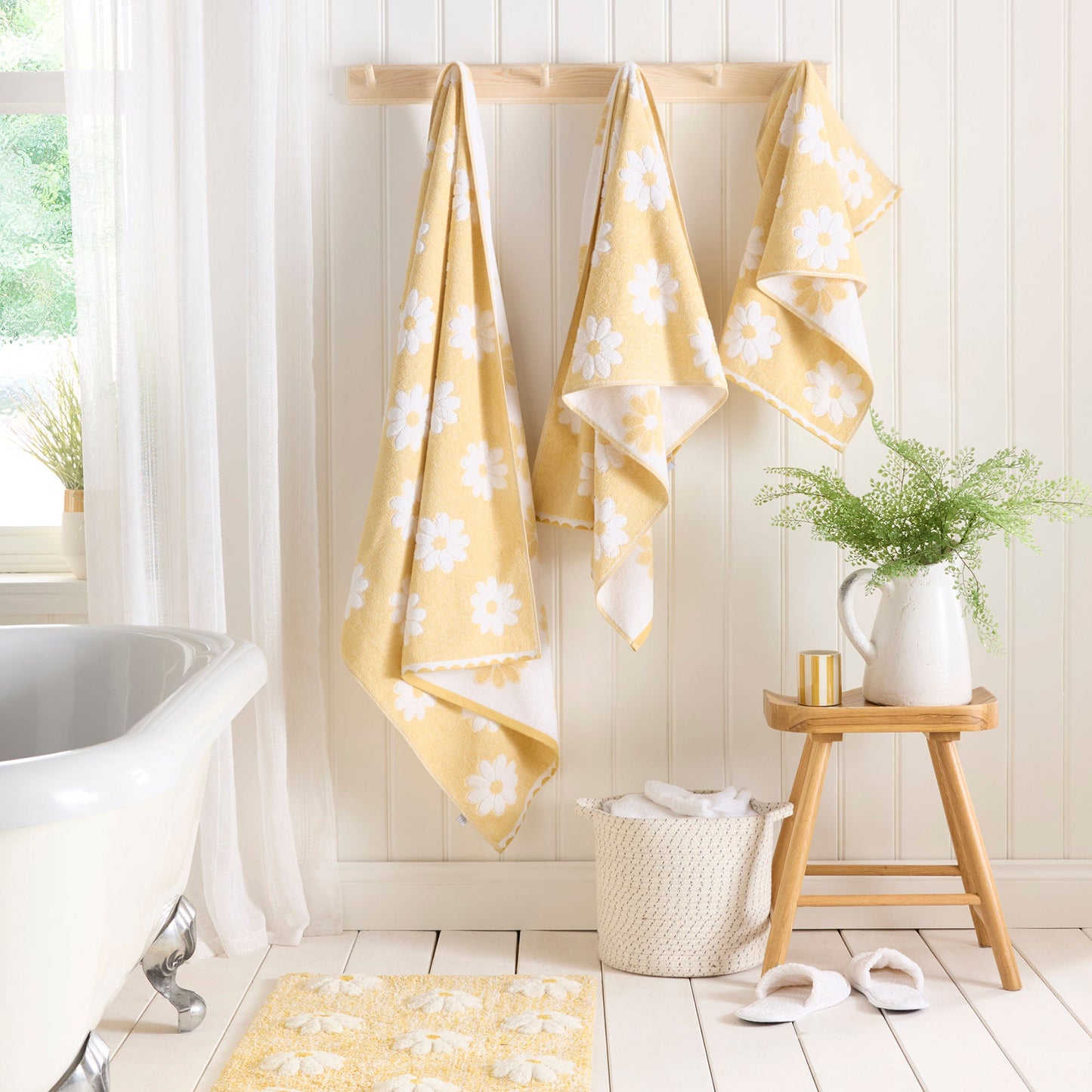 Daisy Floral Towels in Ochre - Hand Towel