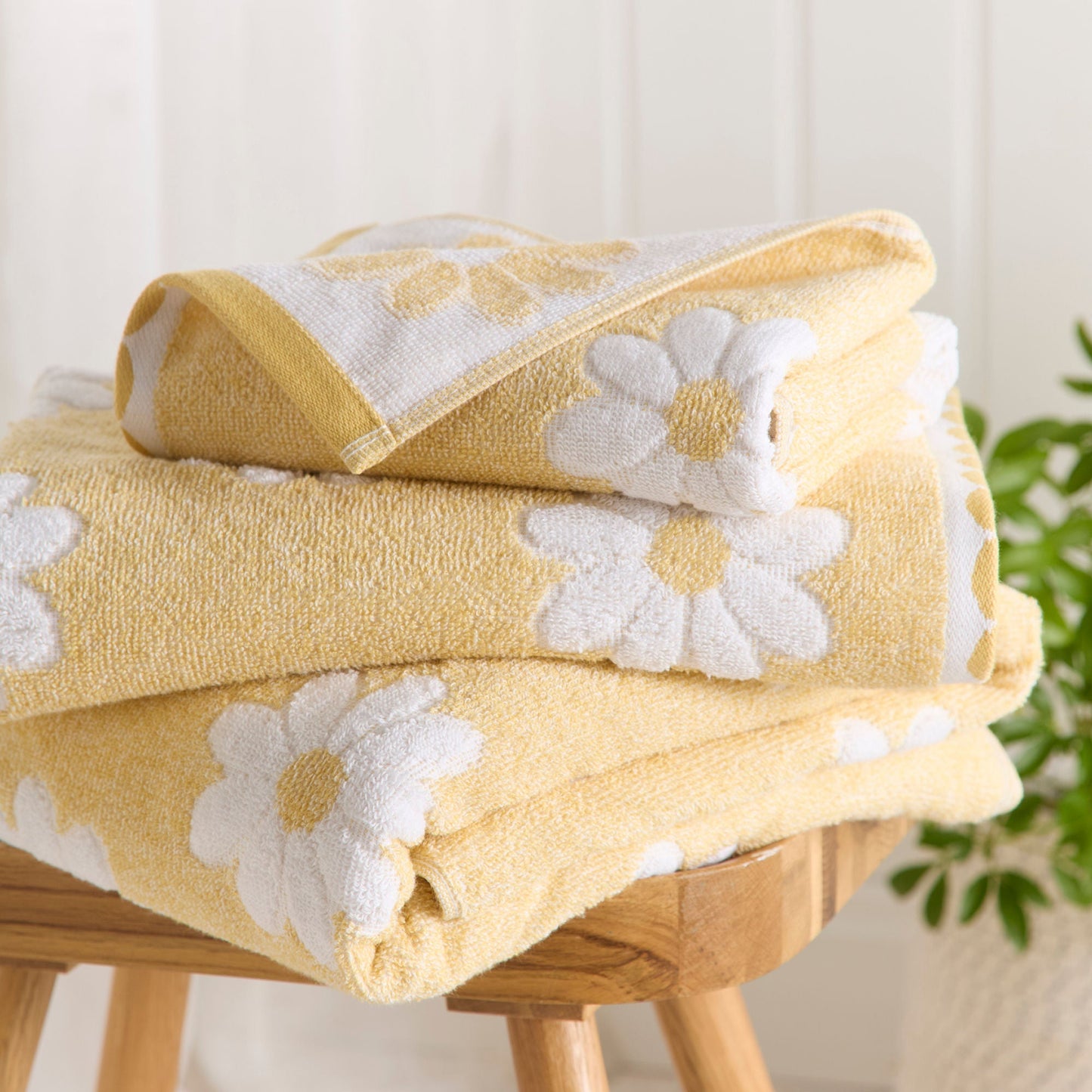 Daisy Floral Towels in Ochre - Hand Towel