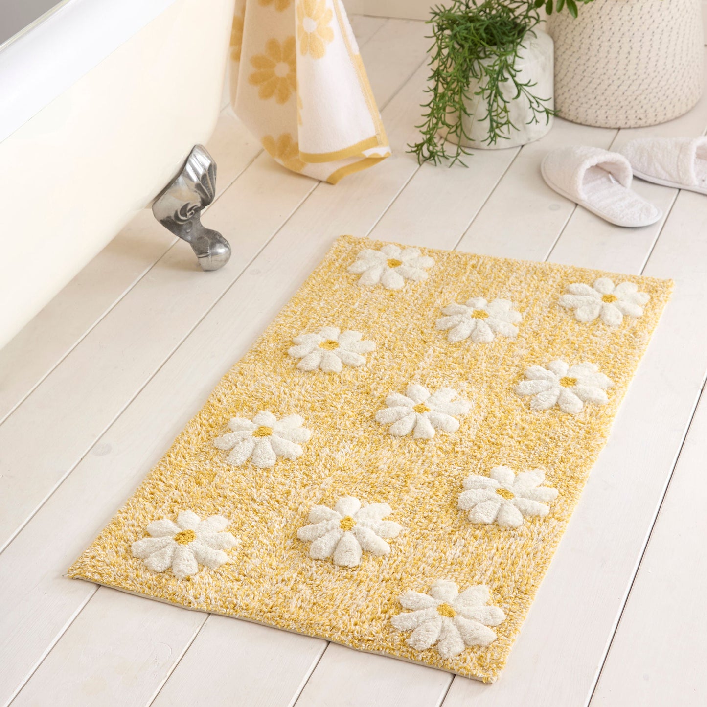 Daisy Floral Bath Mat in Ochre