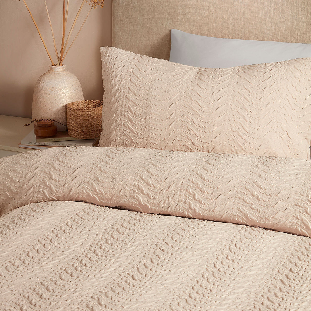 Embossed Curve Duvet Cover Set in Natural