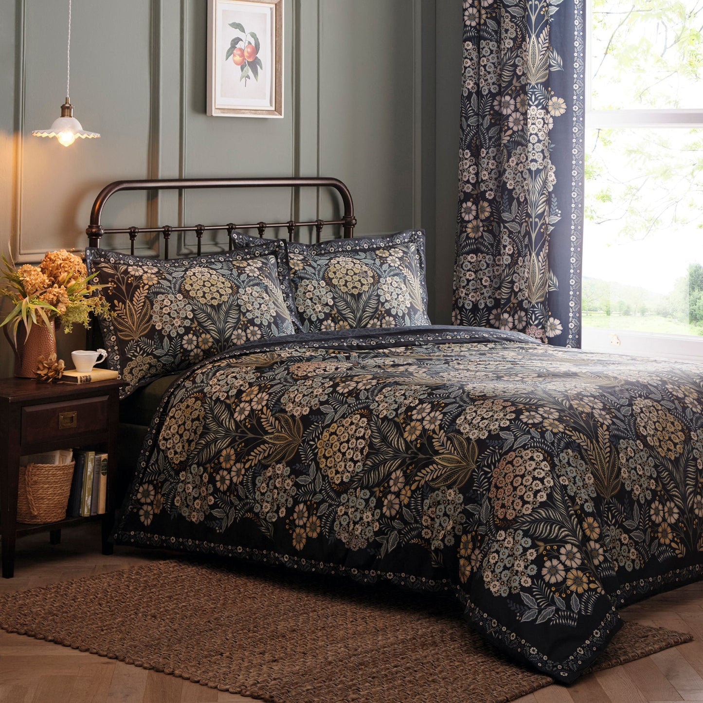 Evelina Duvet Cover Set in Navy