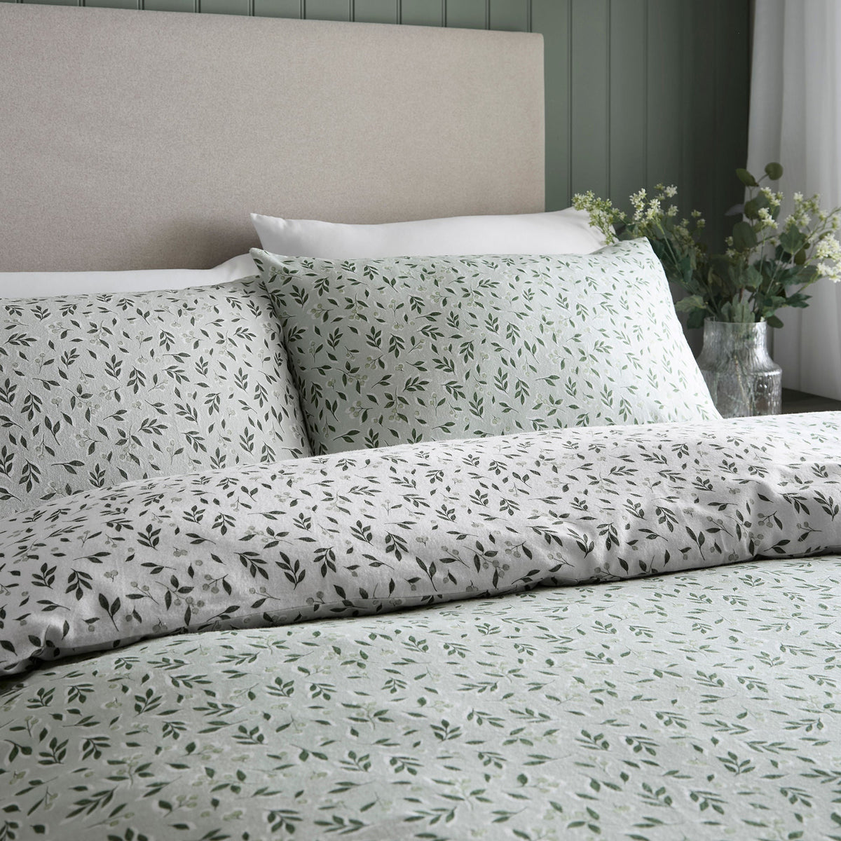 Falling Leaf Duvet Cover Set in Green