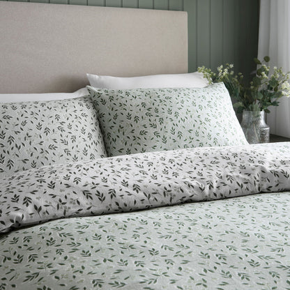 Falling Leaf Duvet Cover Set in Green
