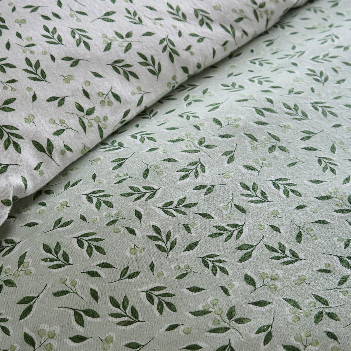 Falling Leaf Duvet Cover Set in Green