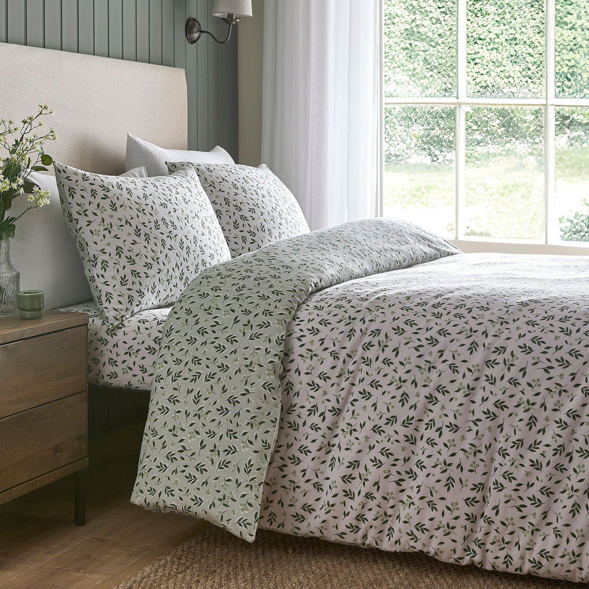 Falling Leaf Duvet Cover Set in Green