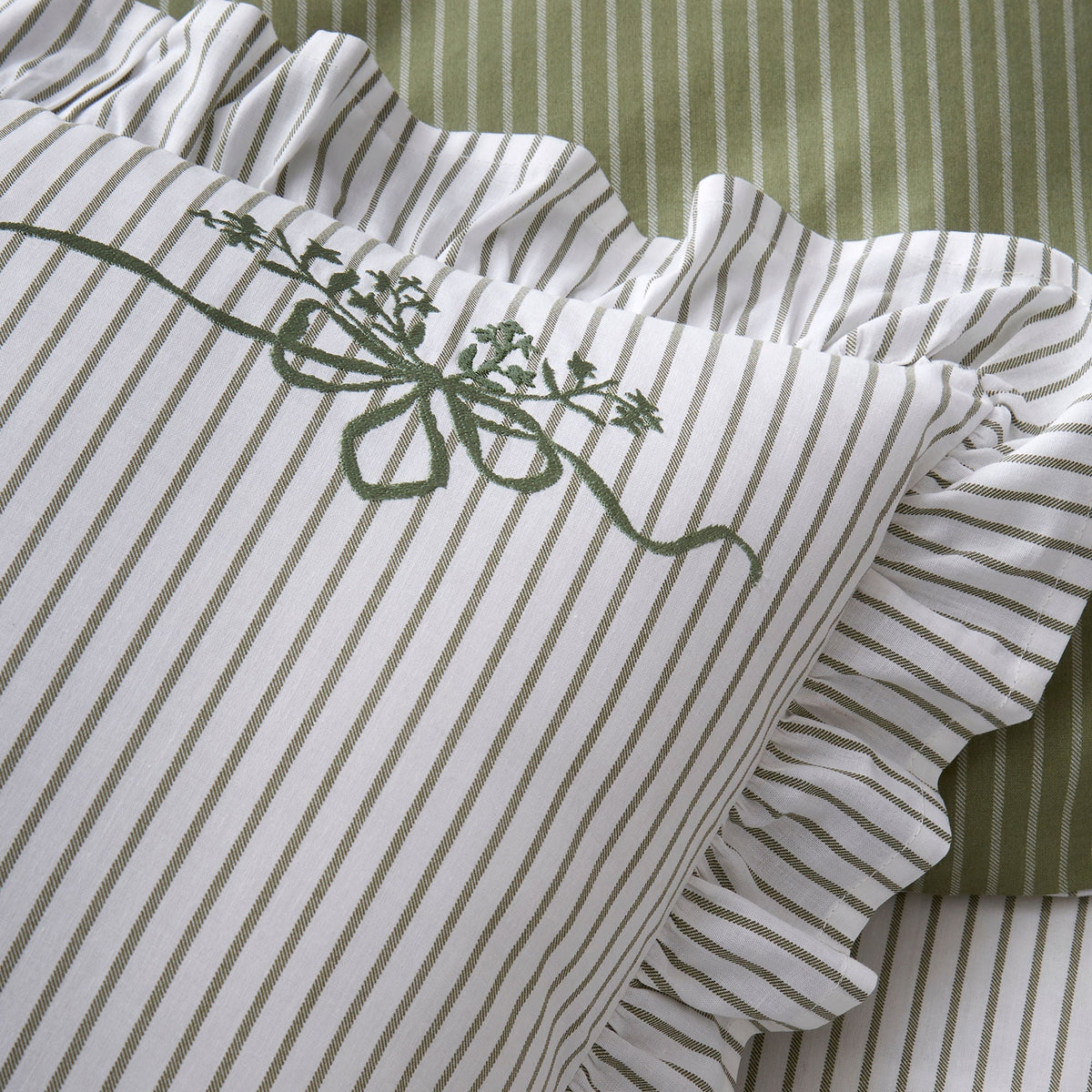 Frilled Embroidered Bow Stripe Duvet Cover Set in Green