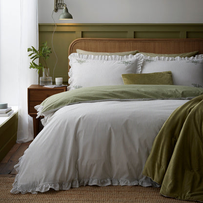 Frilled Embroidered Bow Stripe Duvet Cover Set in Green