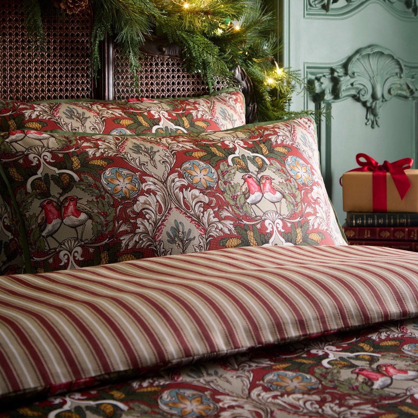 Festive Robin Duvet Cover Set in Red