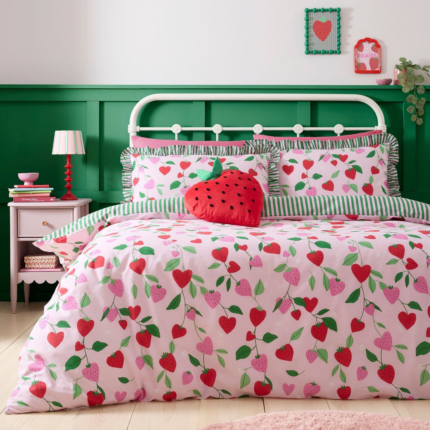 Fun Strawberries Duvet Cover Set in Pink