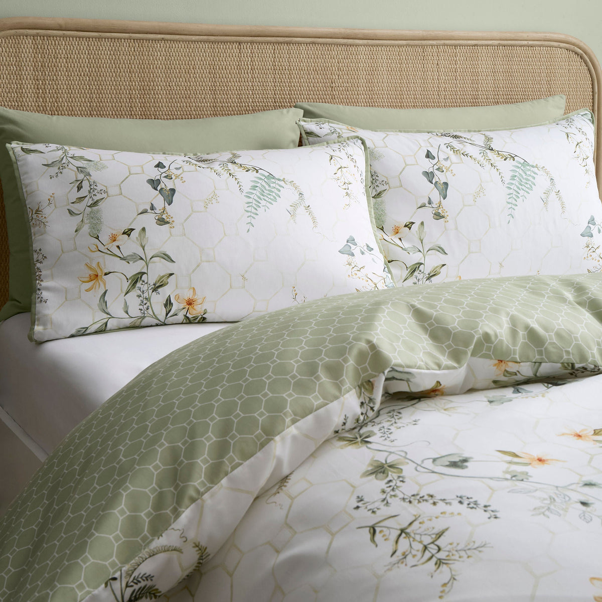 Floral Trellis Duvet Cover Set in Green