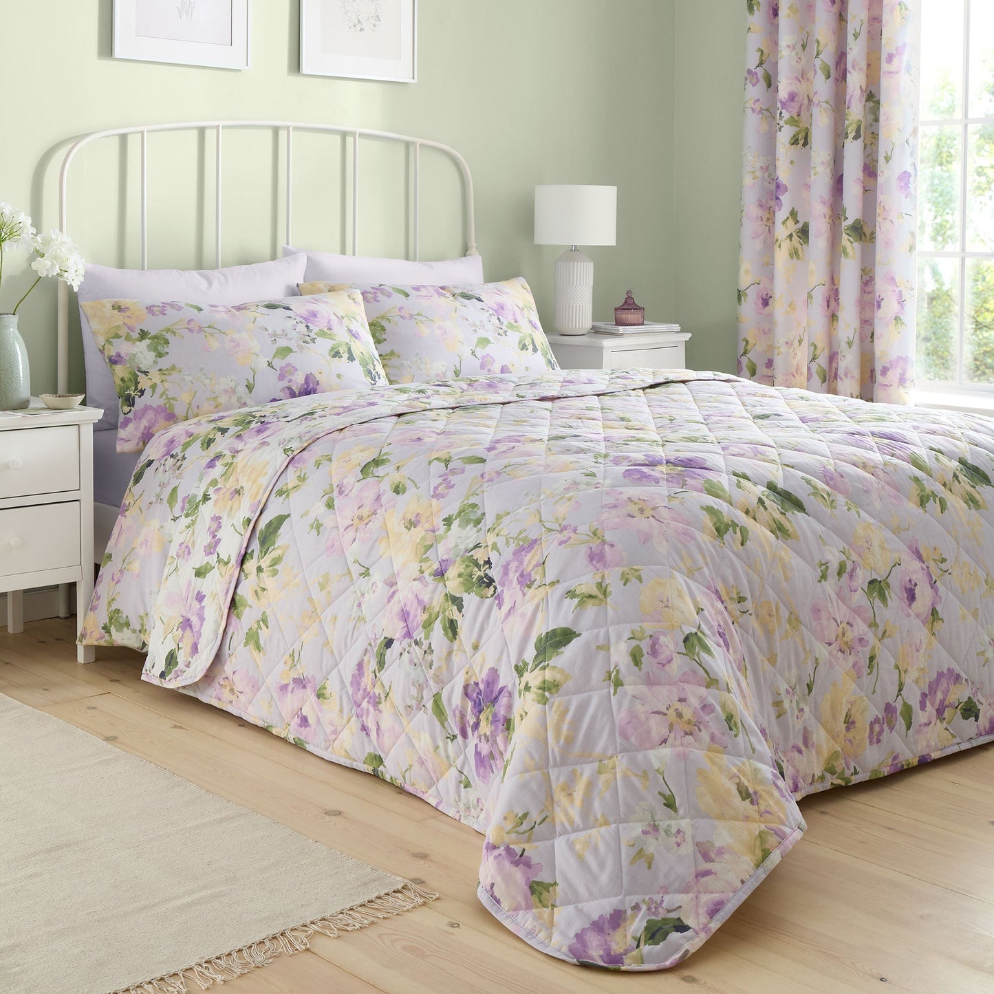 Flourette Bedspread in Lilac