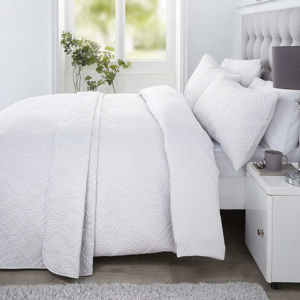 Gianna Bedspread in White